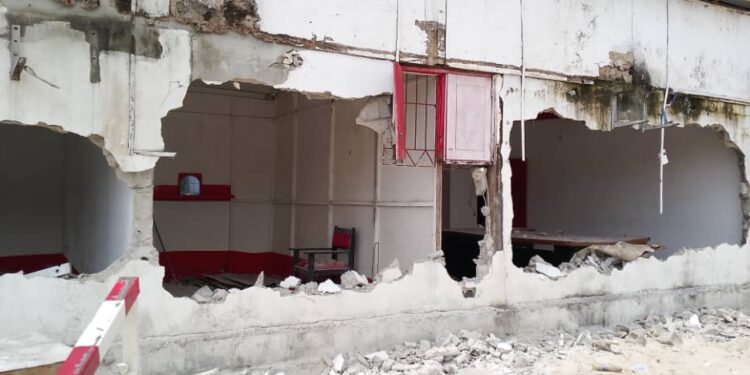 Adjamé/ Après avoir laissé un Ivoirien investir plus de 317 millions FCFA sur un site difficile, le maire Soumahoro Farikou arrache le terrain sans dédommager l’opérateur économique