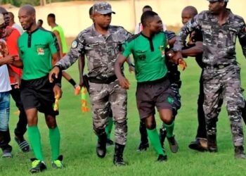 Ligue 2 CIV – 6ème journée : ASI 0 – 1 ESA,les arbitres ont eu chaud!