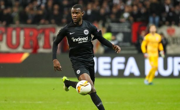 Le Real Madrid est à la recherche d’un défenseur central pour pallier l’absence d’Eder Militao, et un nom ressort tout particulièrement : celui d’Evan Ndicka, international ivoirien et pilier de l’AS Roma