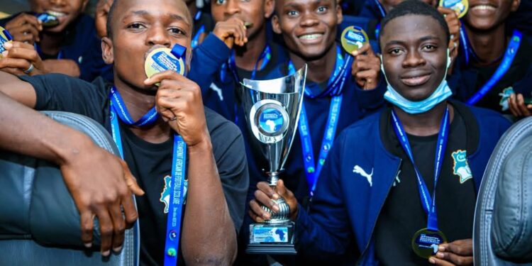 UFOA B: Les éléphanteaux scolaires U15 en or.