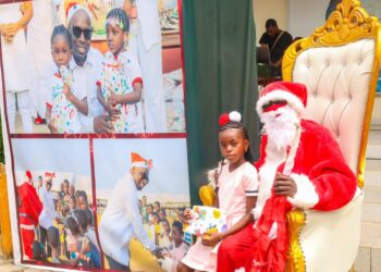 Grand Bassam/Arbre de Noël: Moulot invite 1028 enfants.