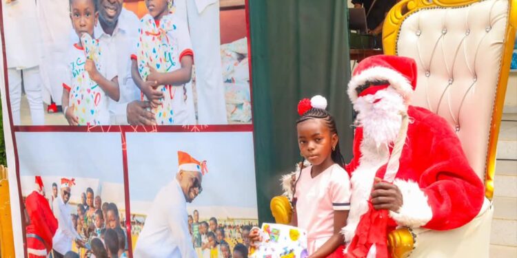 Grand Bassam/Arbre de Noël: Moulot invite 1028 enfants.
