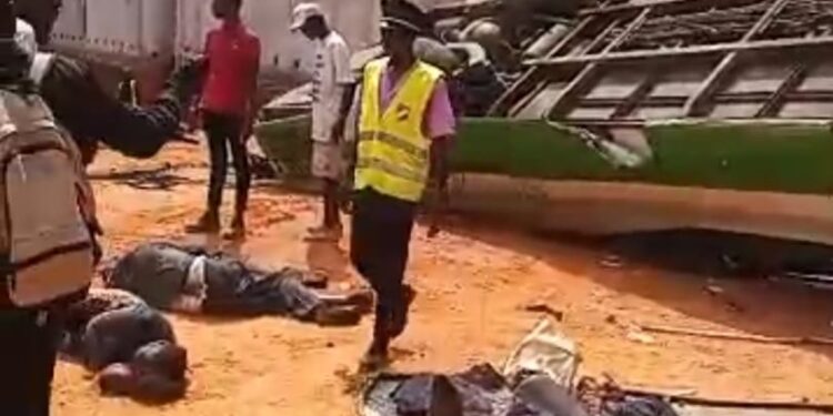 Plateau /Espace sorbonne:un bus de la Sotra finit sa course dans un ravin-Le directeur général sur les lieux de l&rsquo;accident