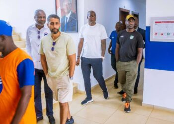 Football: l&rsquo;entraîneur national visite les installations des clubs