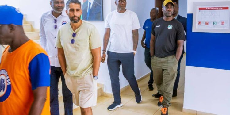 Football: l&rsquo;entraîneur national visite les installations des clubs