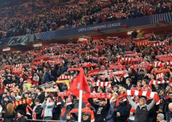 UEFA league des Champions (1/8 retour): le PSG tient à sa qualification au pied du mur rouge.