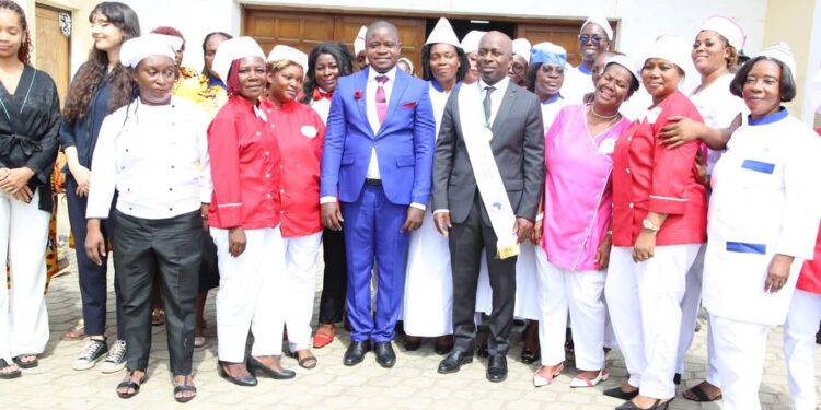 Grand-Bassam/Formation-𝐂𝐞́𝐥𝐞́𝐛𝐫𝐚𝐭𝐢𝐨𝐧 𝐝𝐞 𝐥’𝐄𝐱𝐜𝐞𝐥𝐥𝐞𝐧𝐜𝐞 𝐅𝐞́𝐦𝐢𝐧𝐢𝐧𝐞