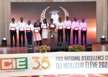 Prix National d’Excellence / La CIE célèbre les 10 meilleurs élèves