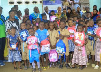 Education / Le Rotary Club Abidjan Djibi Étoile offre 320 kits scolaires aux élèves de l’EPP N’Sinmon d’Abobo