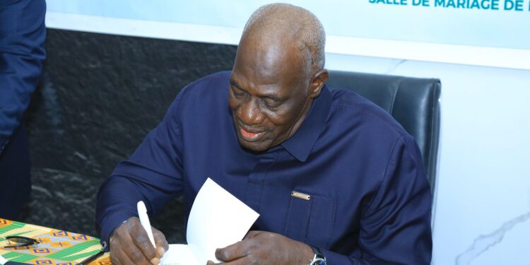 Dédicace / Farikou ou la vie d’un engagé : Tout sur l’histoire de la signature falsifiée de Houphouët Boigny