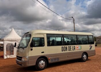 Taabo/ Engagement communautaire : La CIE remet un car aux élèves de Kouamékro pour faciliter leur accès à l’école
