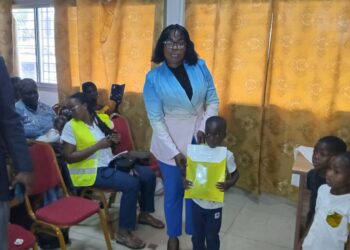 Remise de kits scolaires : L’Association ‘’La Main sur le Cœur’’ soulage 100 familles démunies